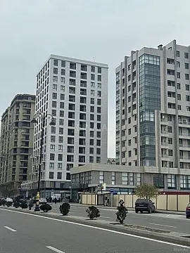 Satılır 4 otaqlı mənzil 150 m²
