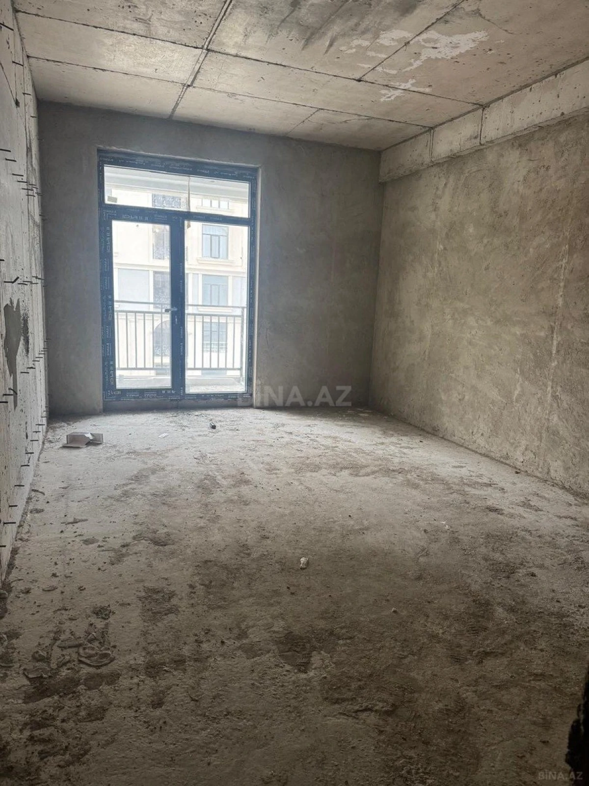 Satılır 4 otaqlı mənzil 150 m²