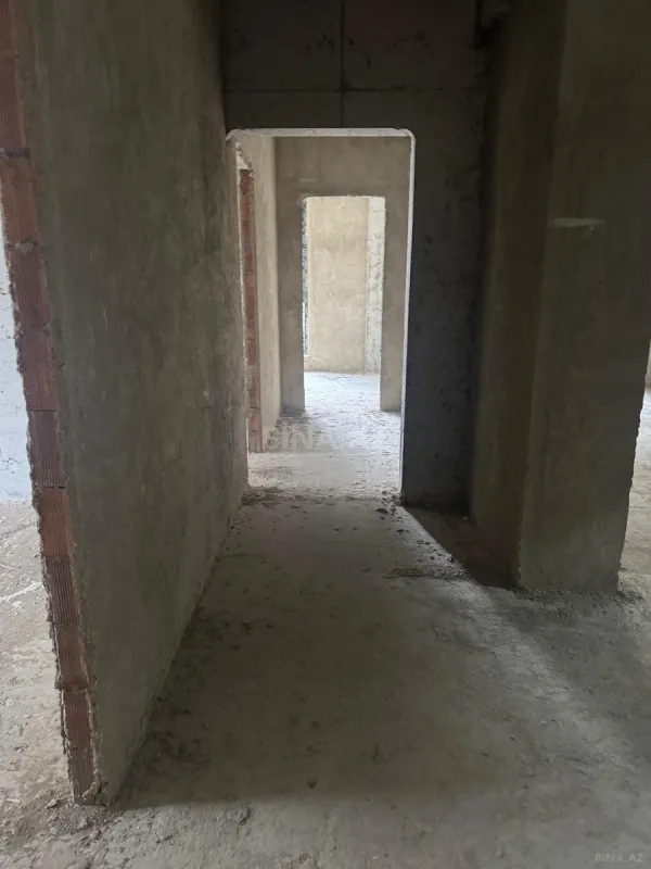 Satılır 4 otaqlı mənzil 150 m²