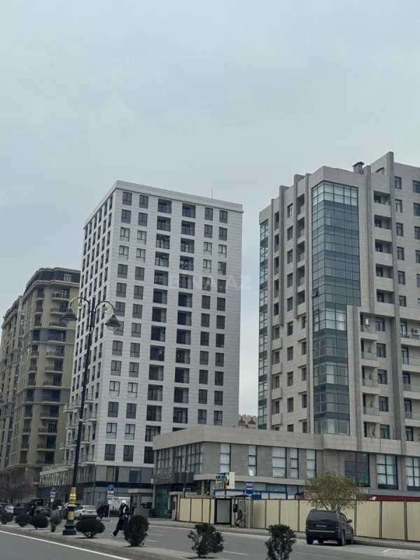 Satılır 4 otaqlı mənzil 150 m²