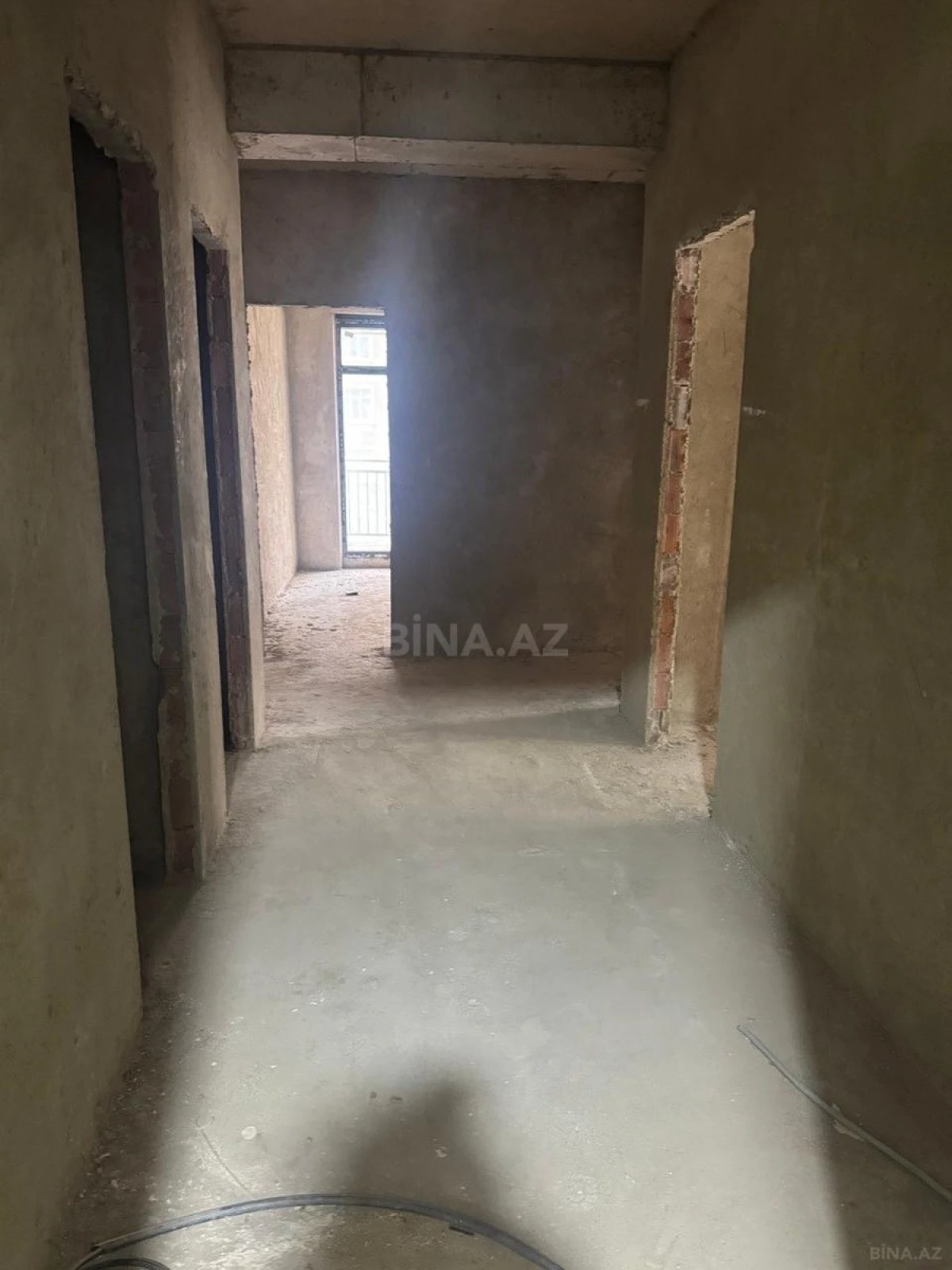 Satılır 4 otaqlı mənzil 150 m²