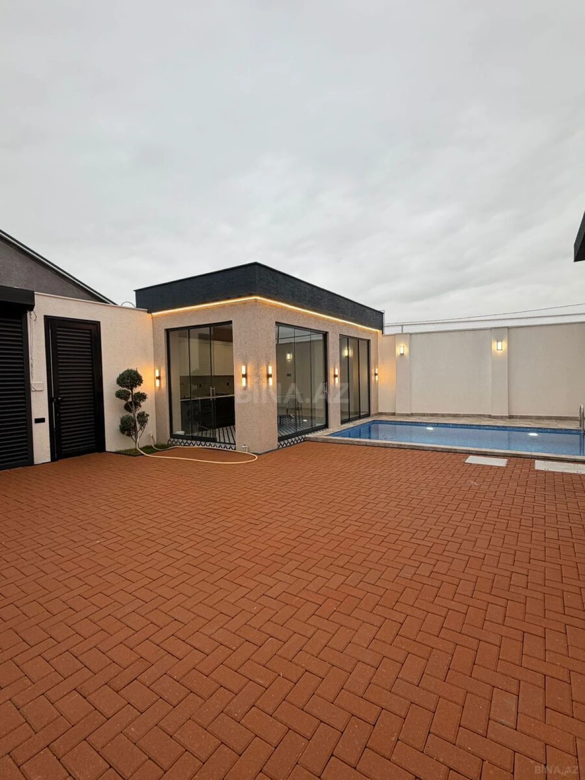 Satılır 4 otaqlı həyət evi 160 m²