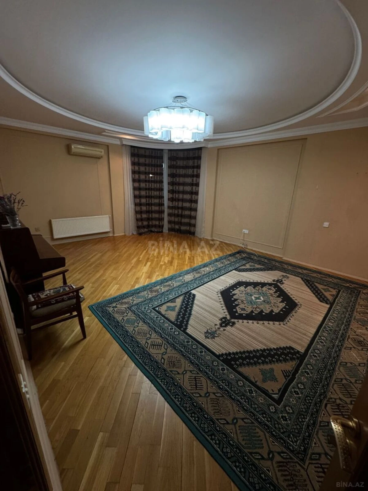 Satılır 3 otaqlı mənzil 135 m²
