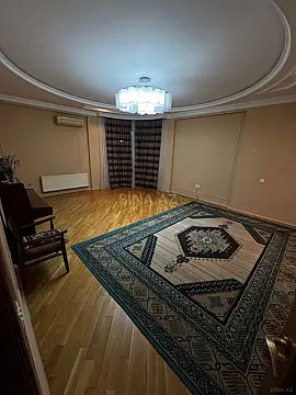 Satılır 3 otaqlı mənzil 135 m²