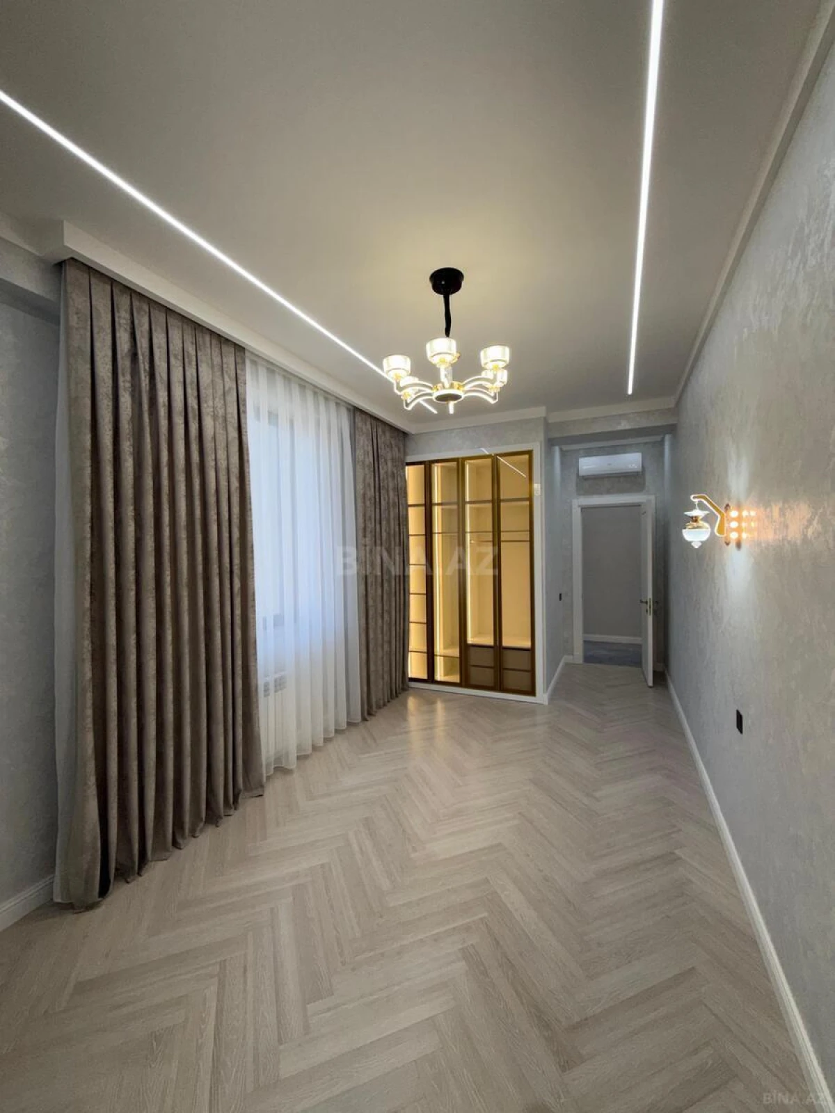 Satılır 4 otaqlı mənzil 172 m²
