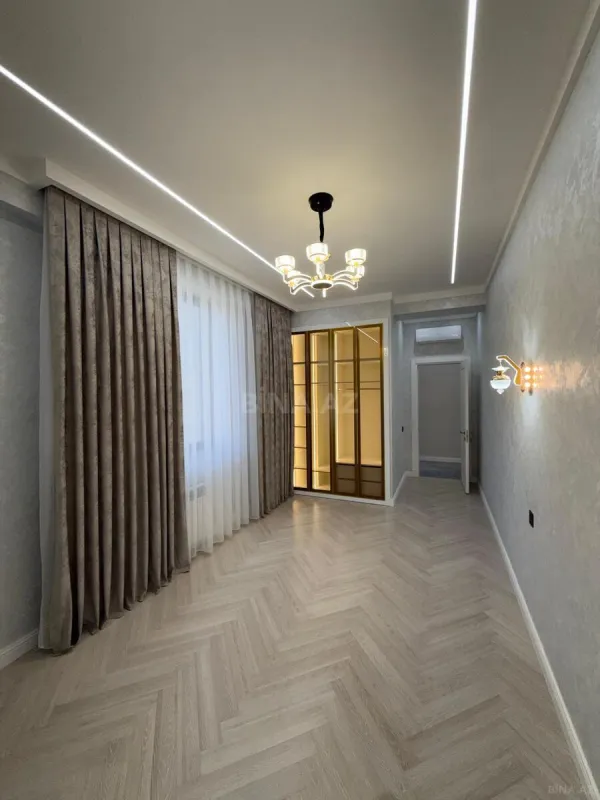 Satılır 4 otaqlı mənzil 172 m²