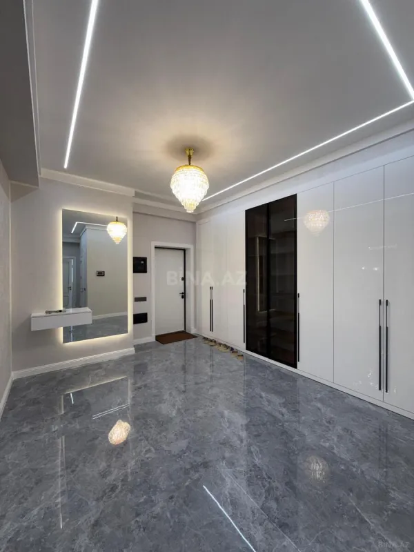 Satılır 4 otaqlı mənzil 172 m²