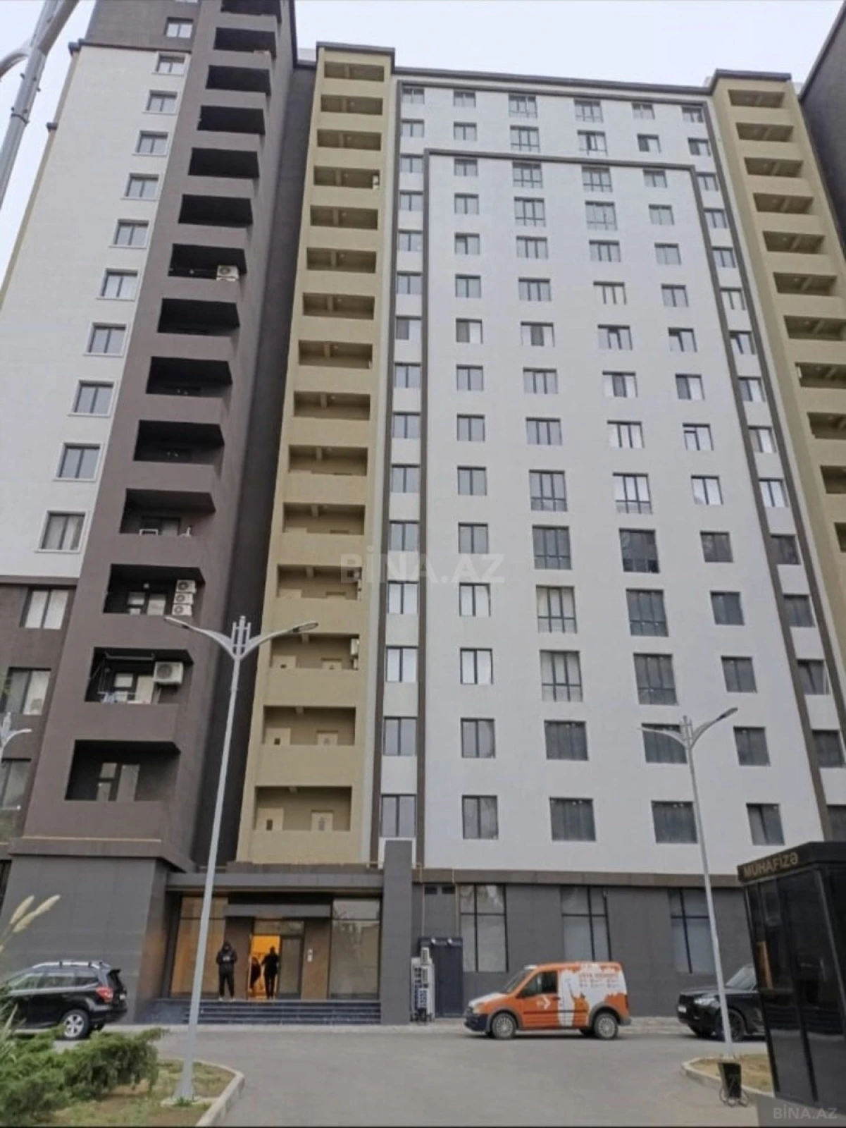 Satılır 4 otaqlı mənzil 172 m²