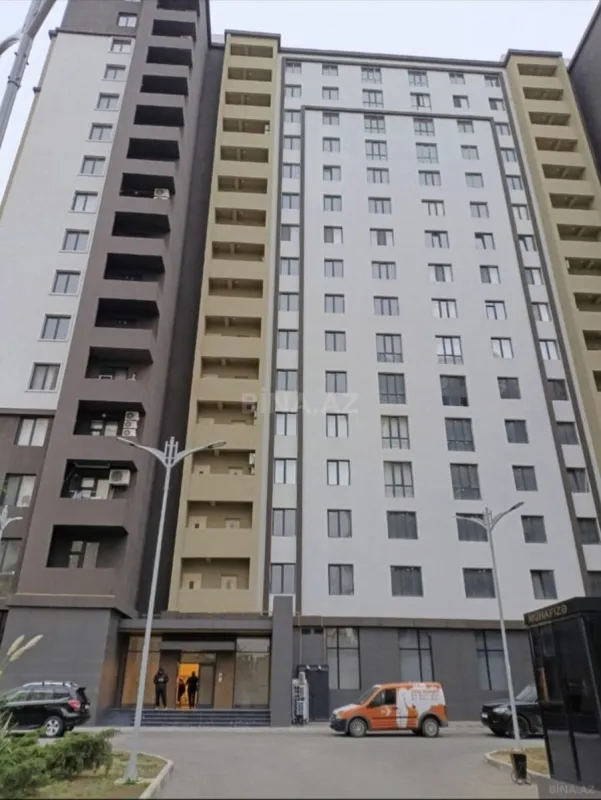 Satılır 4 otaqlı mənzil 172 m²