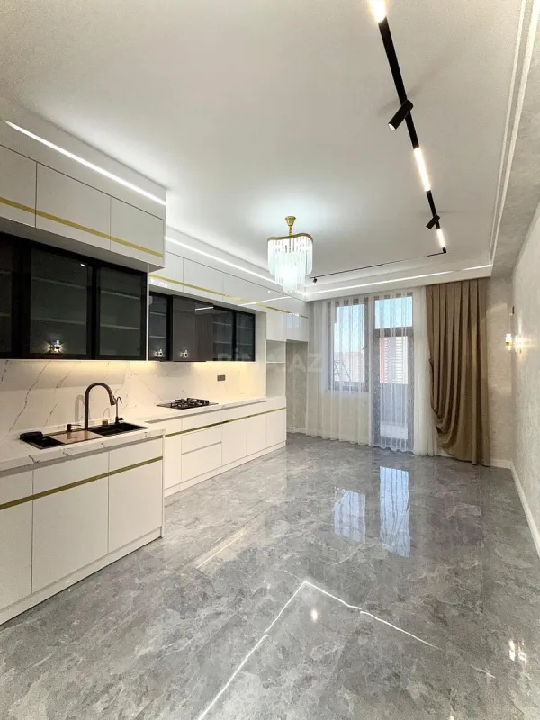 Satılır 4 otaqlı mənzil 172 m²