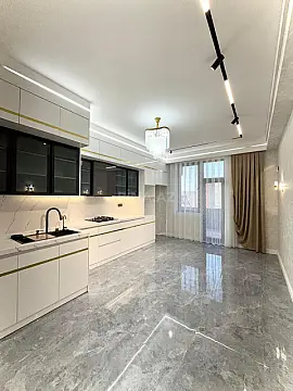 Satılır 4 otaqlı mənzil 172 m²