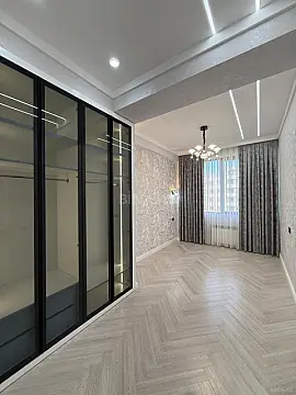 Satılır 4 otaqlı mənzil 172 m²