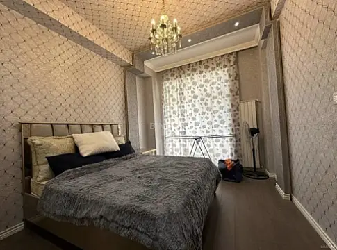 Kirayə verilir 3 otaqlı mənzil 130 m²