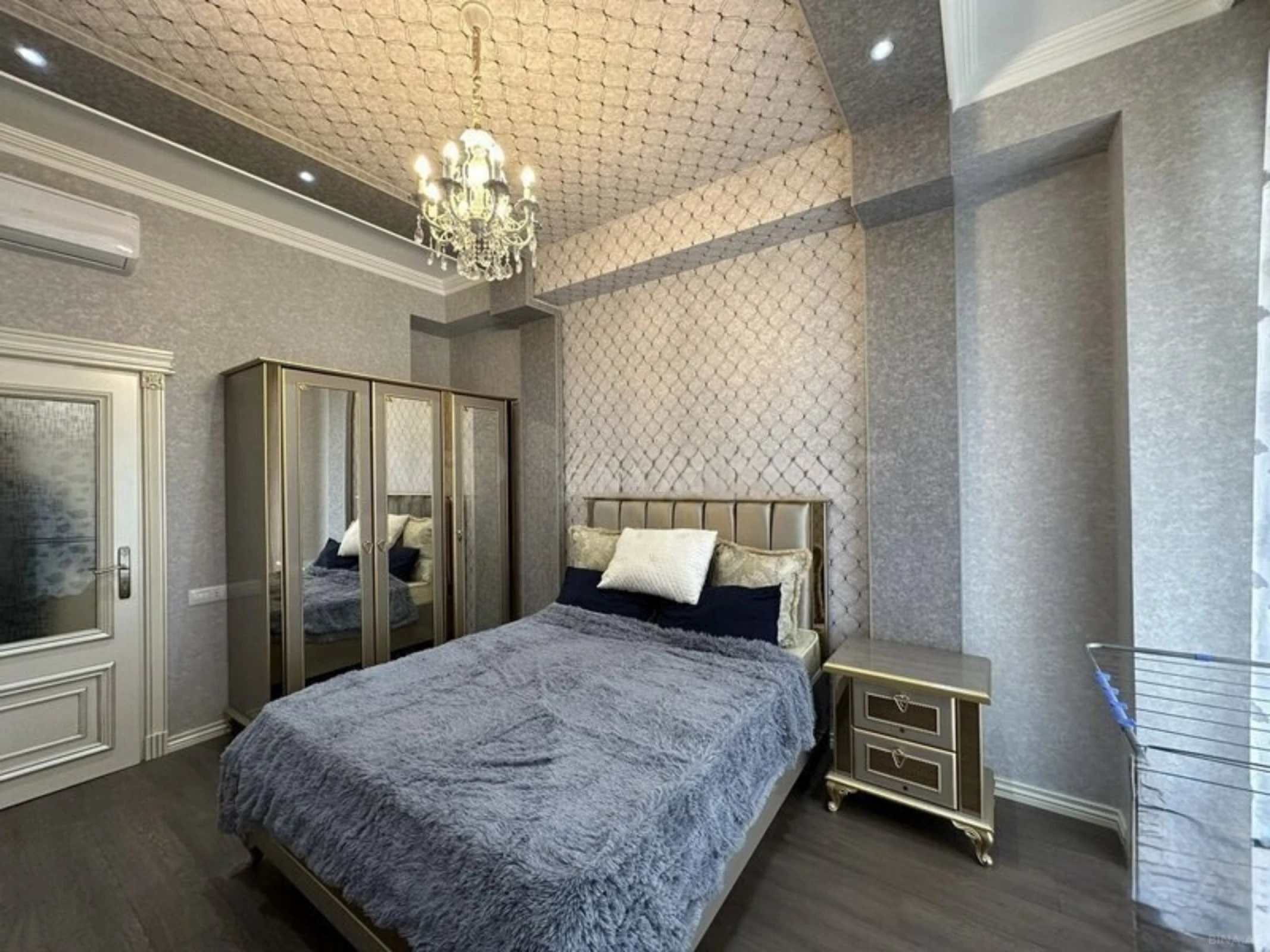 Kirayə verilir 3 otaqlı mənzil 130 m²