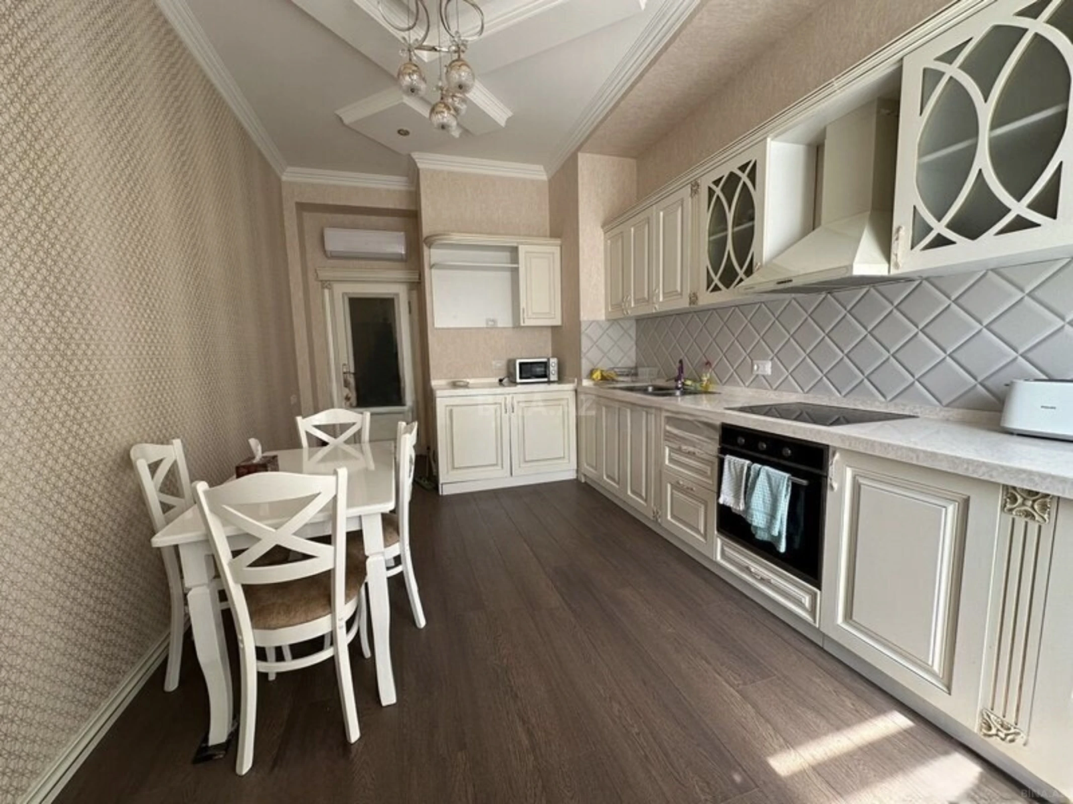 Kirayə verilir 3 otaqlı mənzil 130 m²