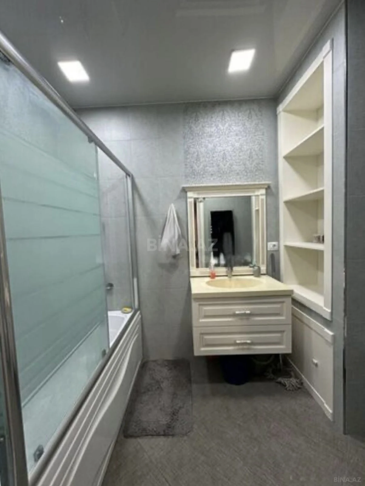 Kirayə verilir 3 otaqlı mənzil 130 m²