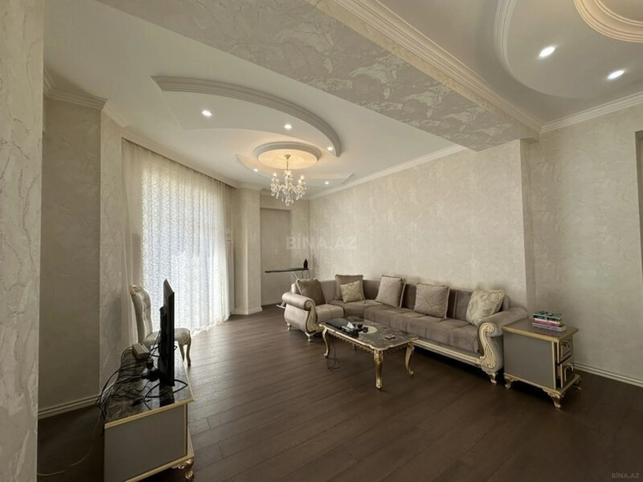 Kirayə verilir 3 otaqlı mənzil 130 m²