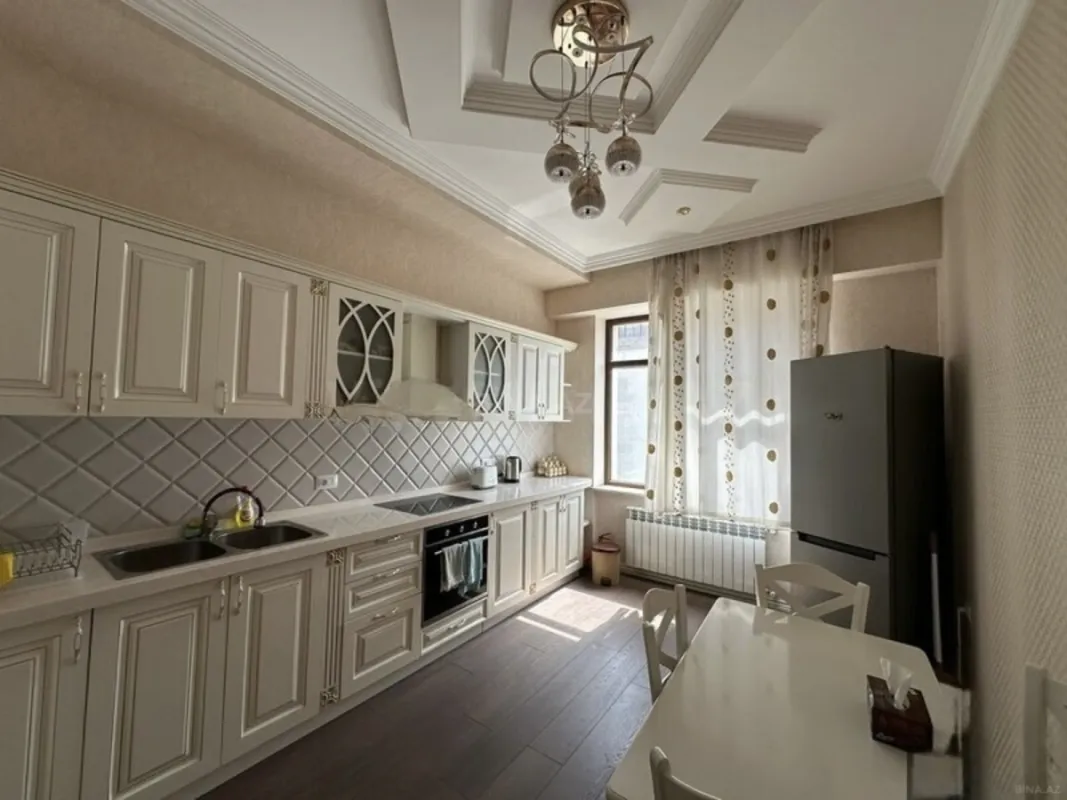 Kirayə verilir 3 otaqlı mənzil 130 m²