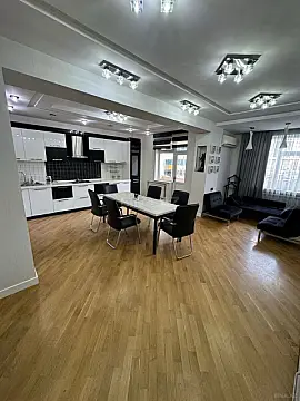 Kirayə verilir 3 otaqlı ofis 135 m²