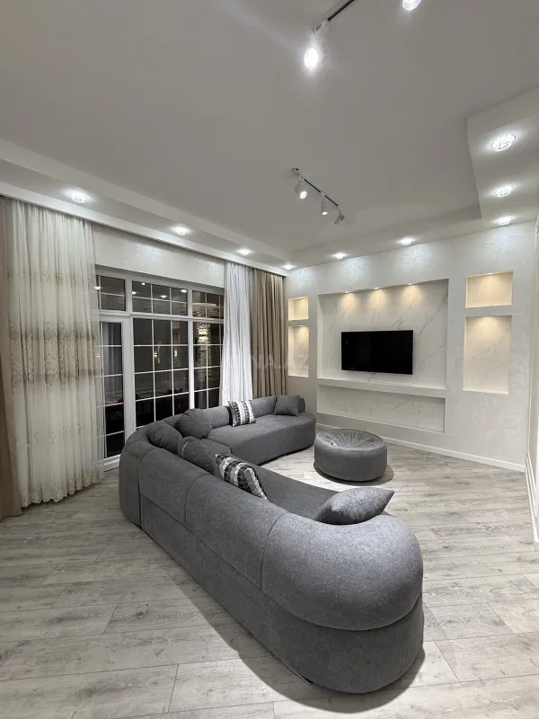 Kirayə verilir 4 otaqlı həyət evi 270 m²
