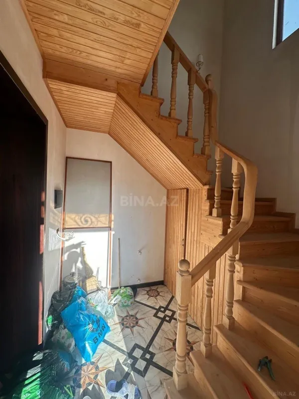 Satılır 7 otaqlı həyət evi 225 m²