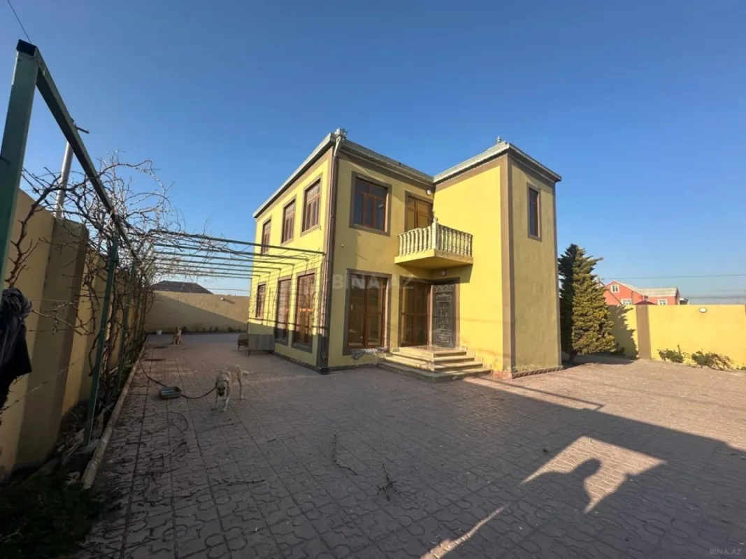 Satılır 7 otaqlı həyət evi 225 m²