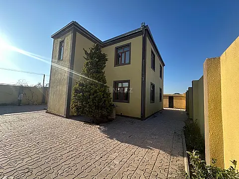 Satılır 7 otaqlı həyət evi 225 m²