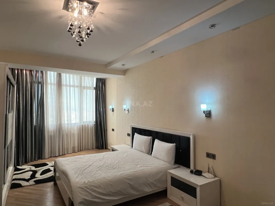 Satılır 4 otaqlı mənzil 214 m²
