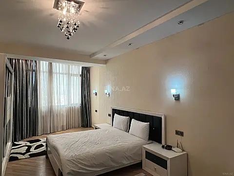 Satılır 4 otaqlı mənzil 214 m²