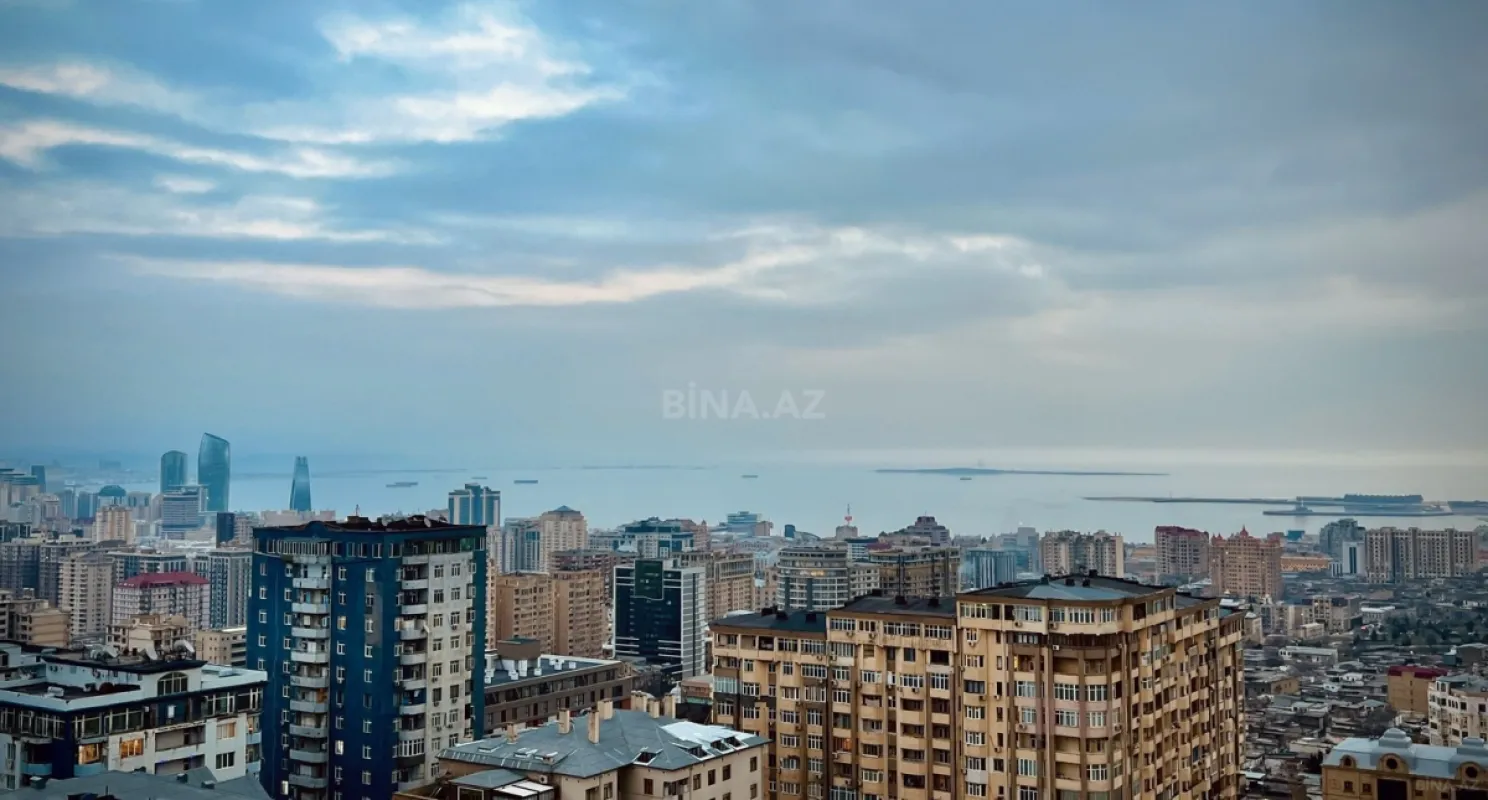 Satılır 4 otaqlı mənzil 214 m²