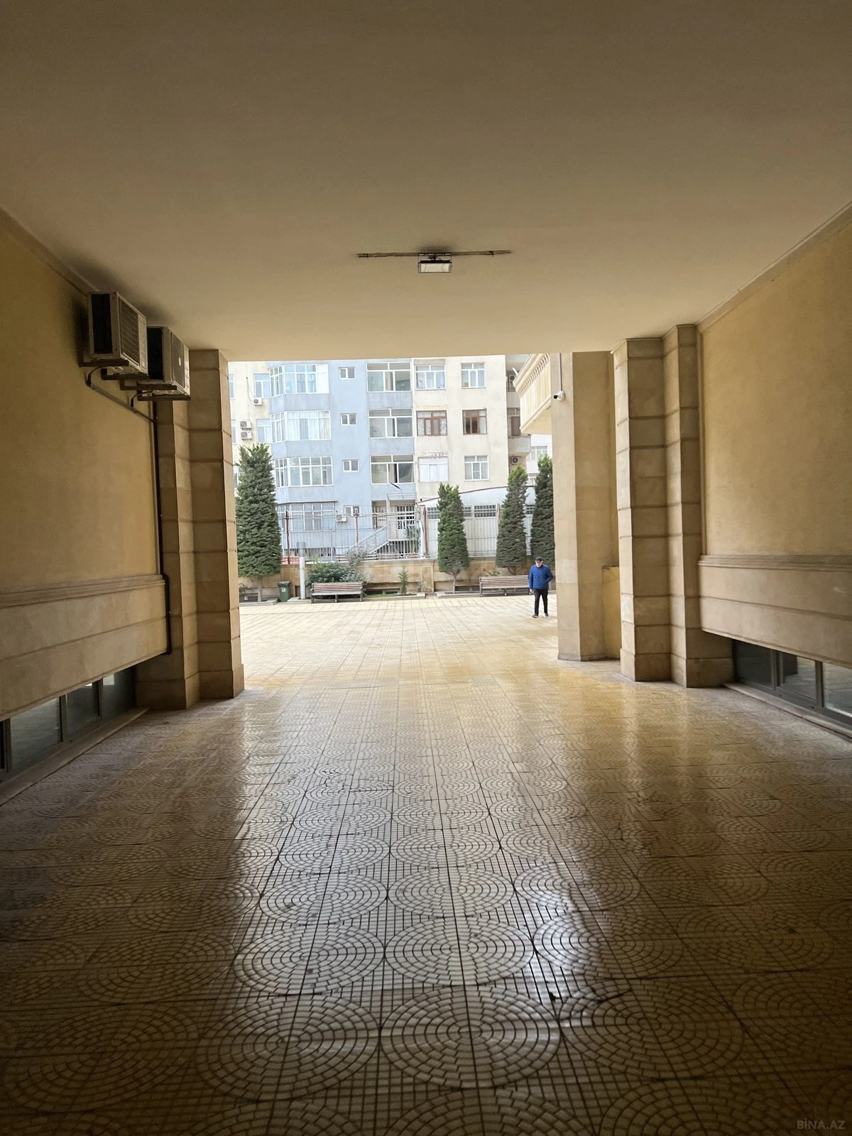 Satılır 4 otaqlı mənzil 214 m²