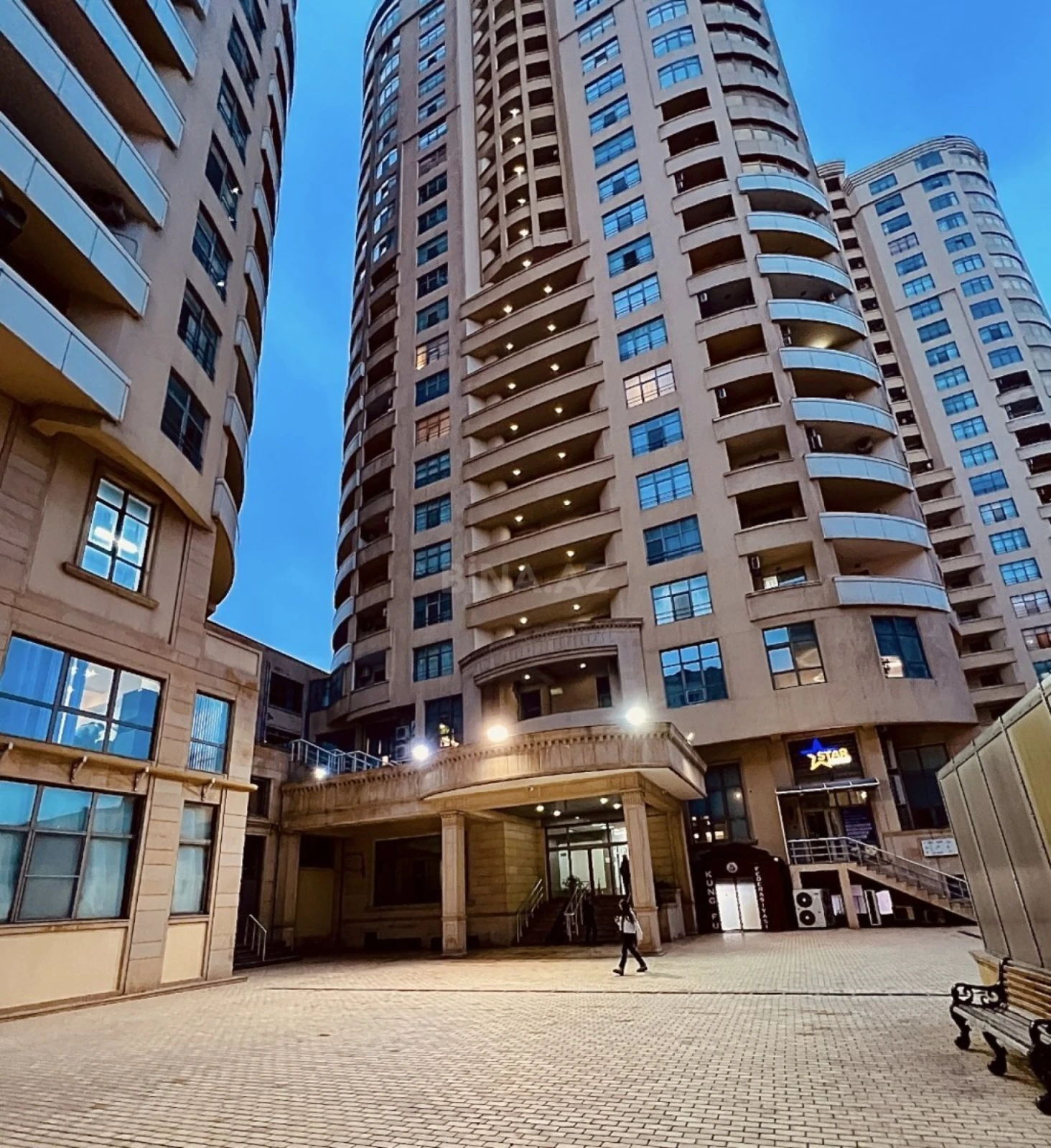 Satılır 4 otaqlı mənzil 214 m²