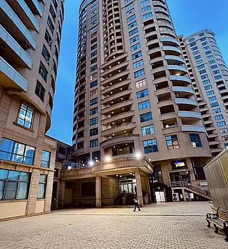 Satılır 4 otaqlı mənzil 214 m² — Bakı, Nizami 4 otaq 214.00 m²