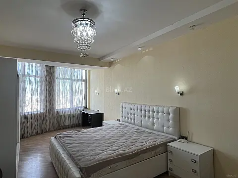 Satılır 4 otaqlı mənzil 214 m²