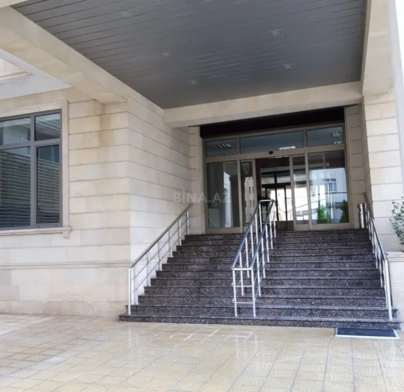 Satılır 4 otaqlı mənzil 214 m²