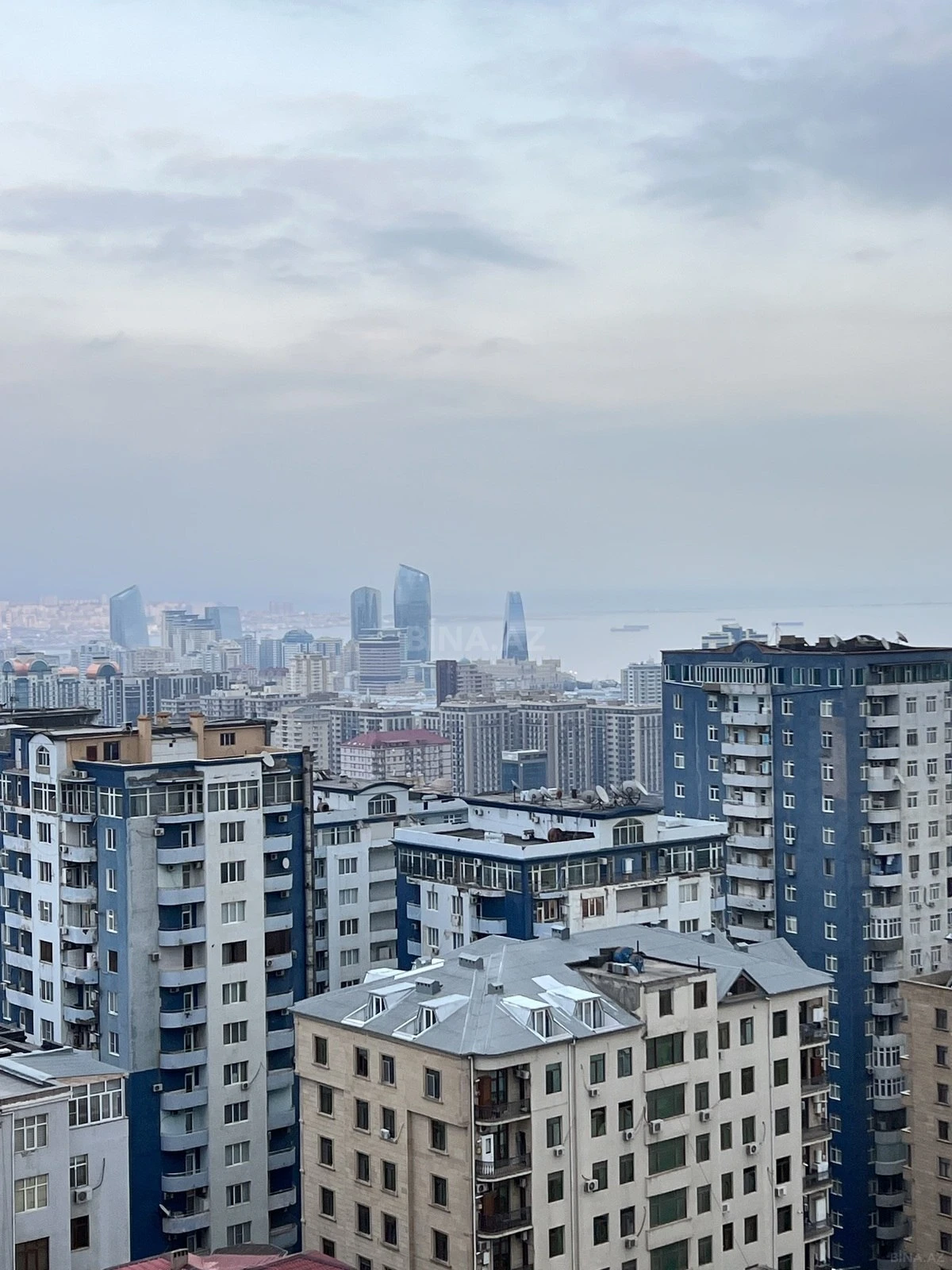 Satılır 4 otaqlı mənzil 214 m²