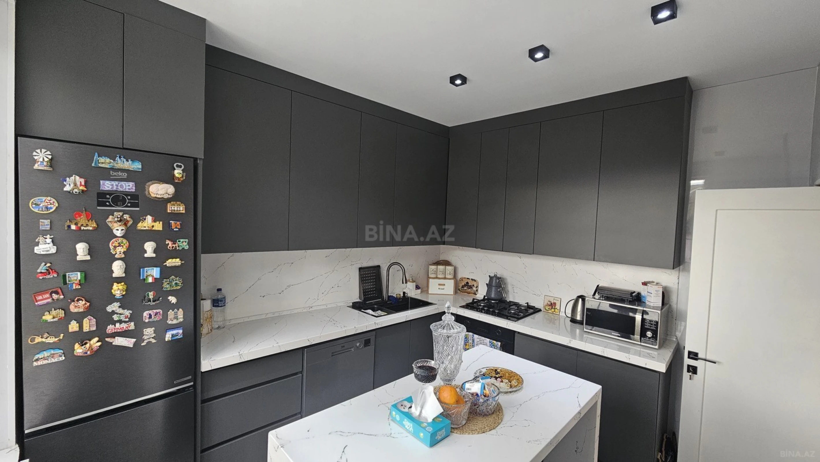 Kirayə verilir 9 otaqlı həyət evi 400 m²