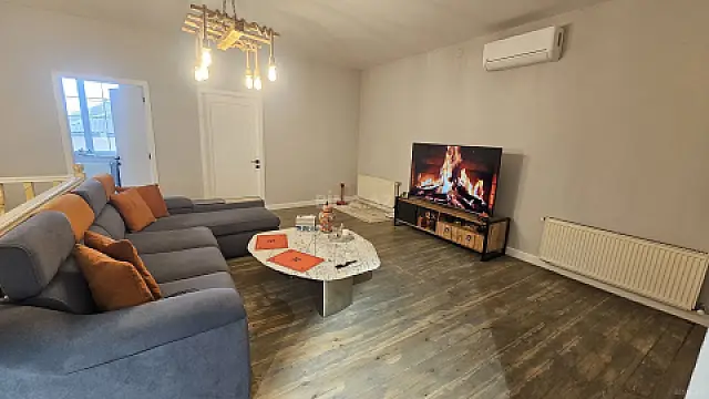 Kirayə verilir 9 otaqlı həyət evi 400 m²