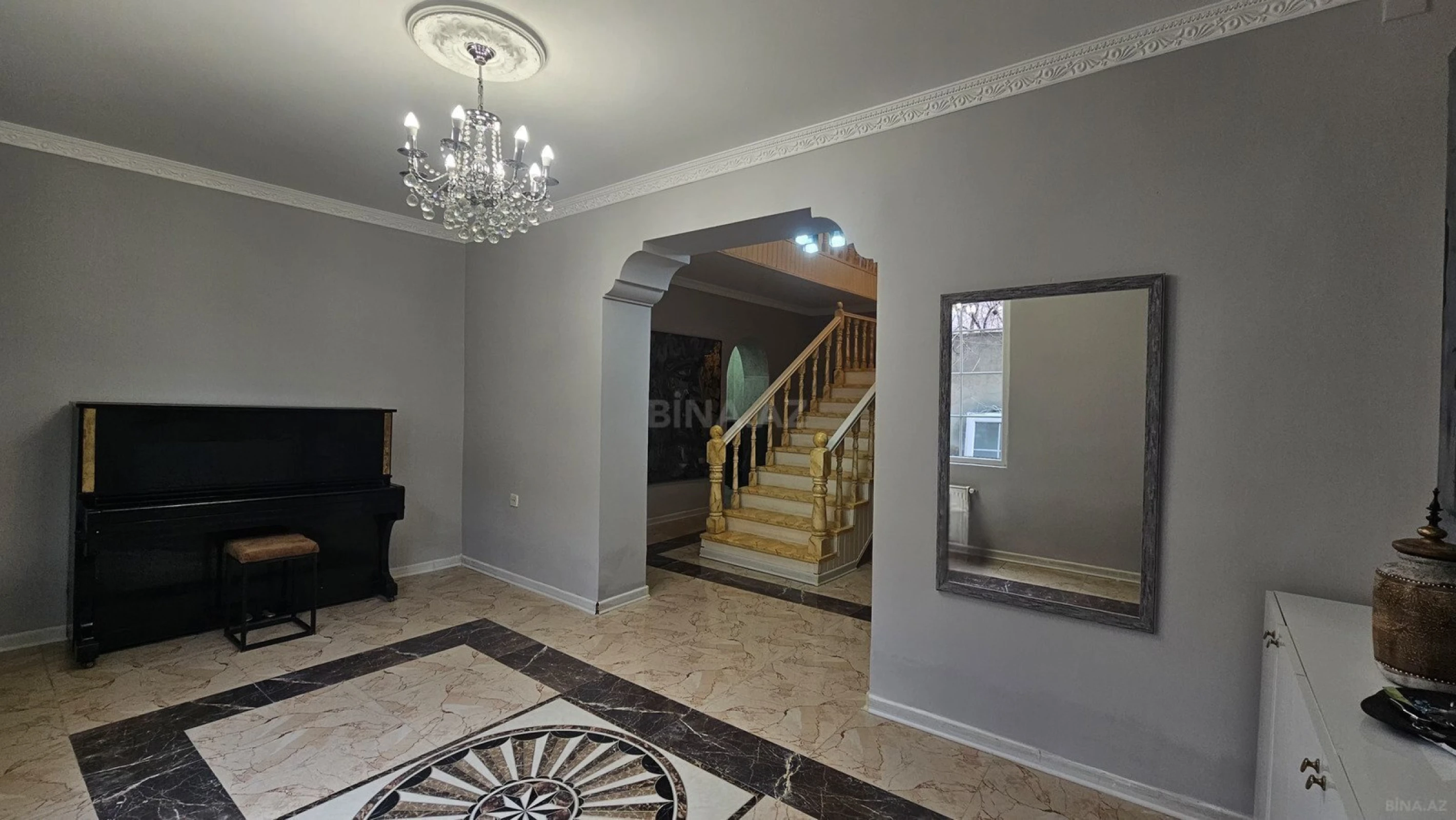 Kirayə verilir 9 otaqlı həyət evi 400 m²