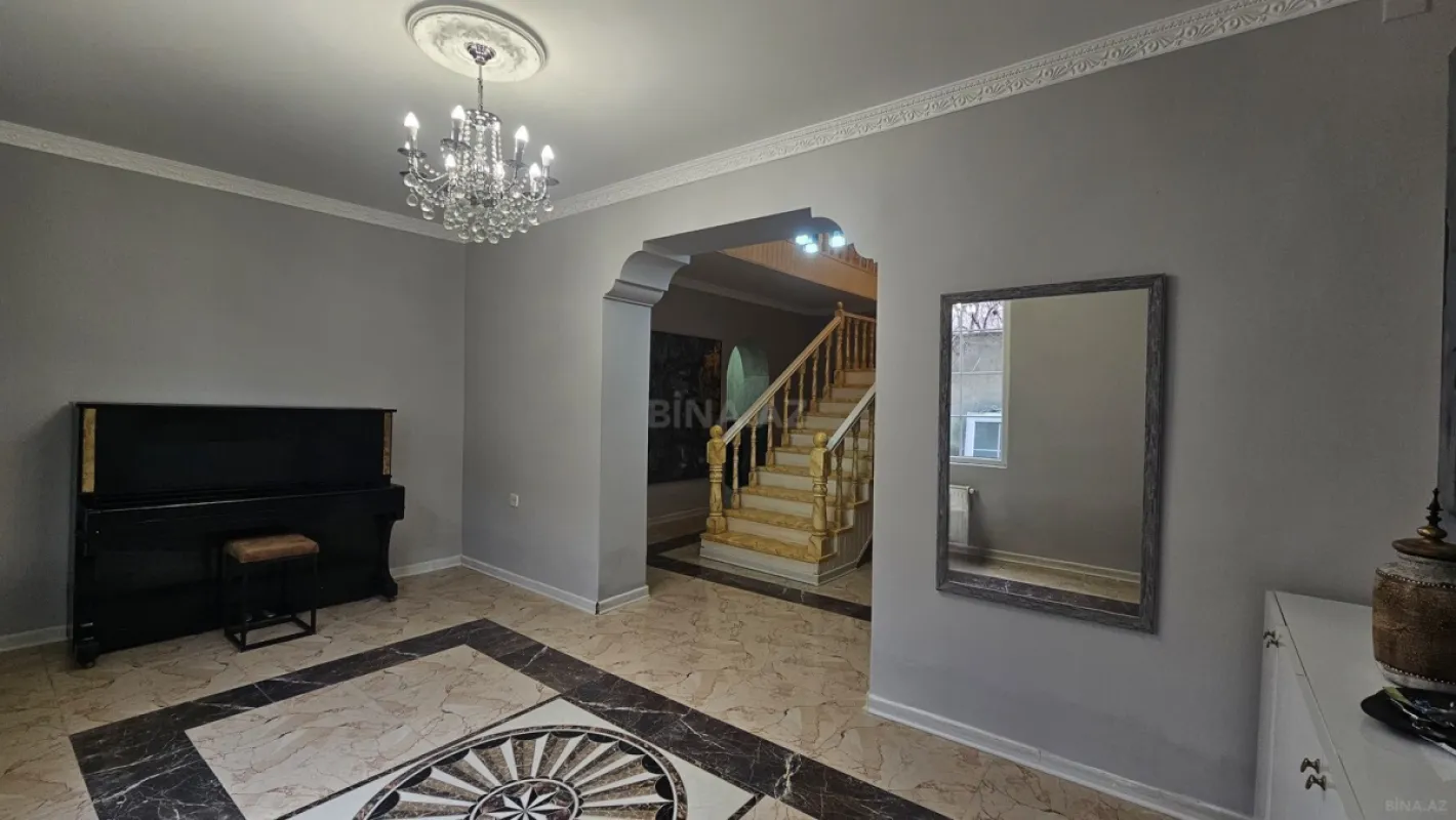 Kirayə verilir 9 otaqlı həyət evi 400 m²