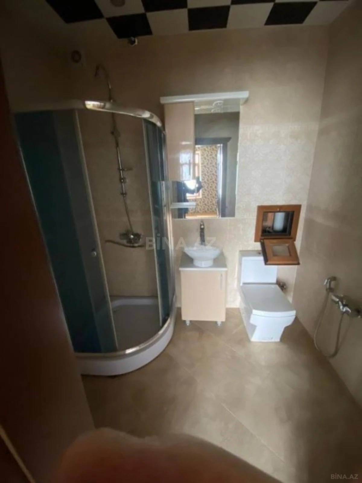 Satılır 3 otaqlı mənzil 136 m²