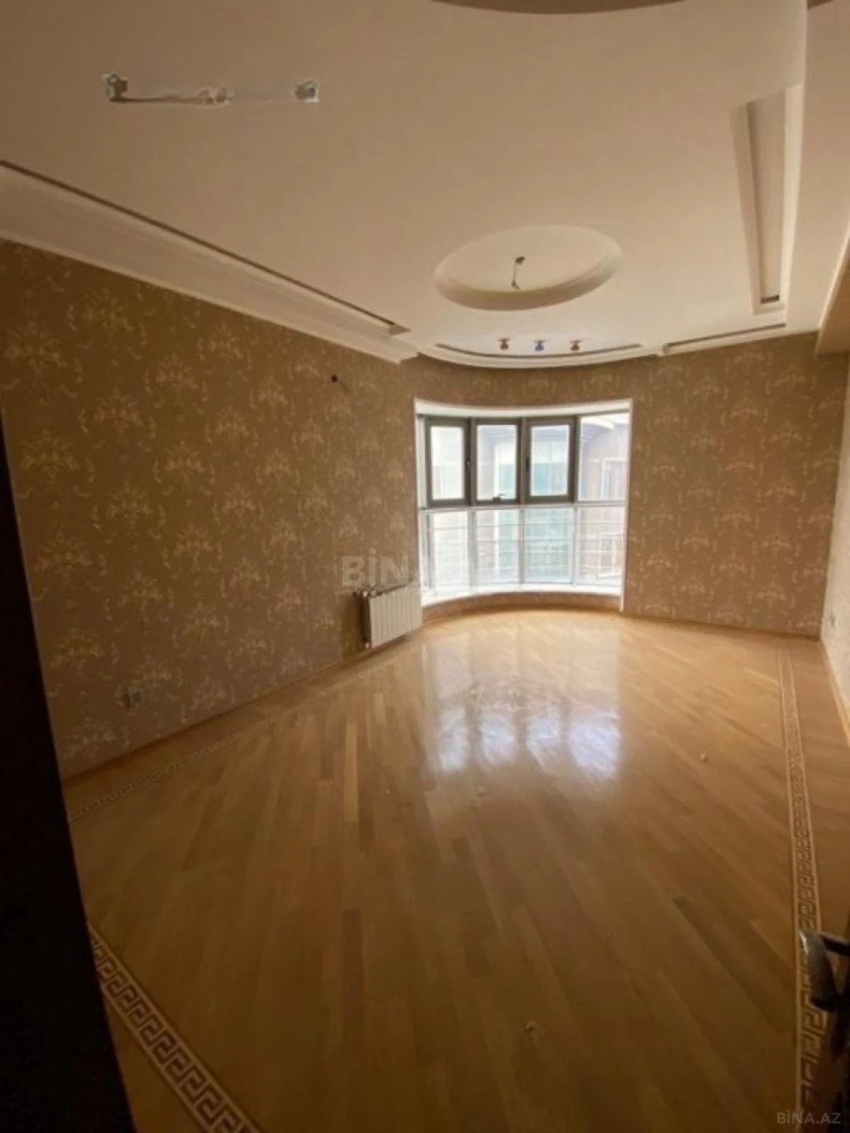 Satılır 3 otaqlı mənzil 136 m²