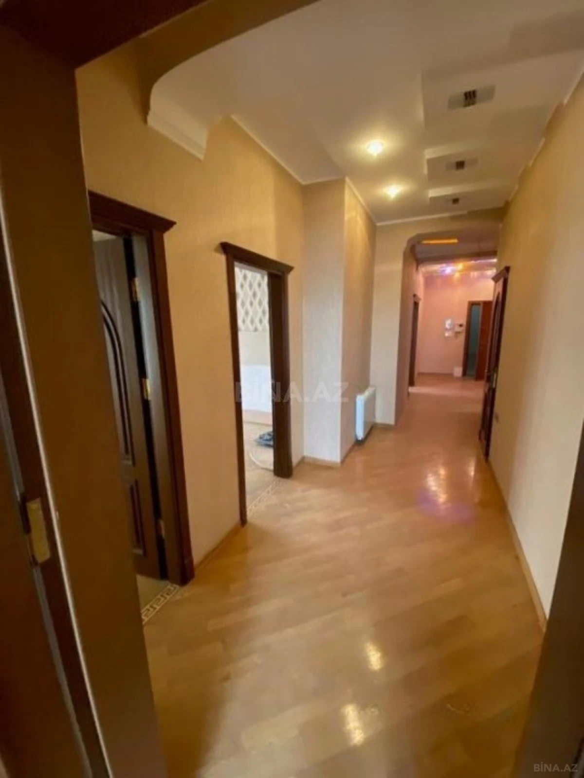 Satılır 3 otaqlı mənzil 136 m²