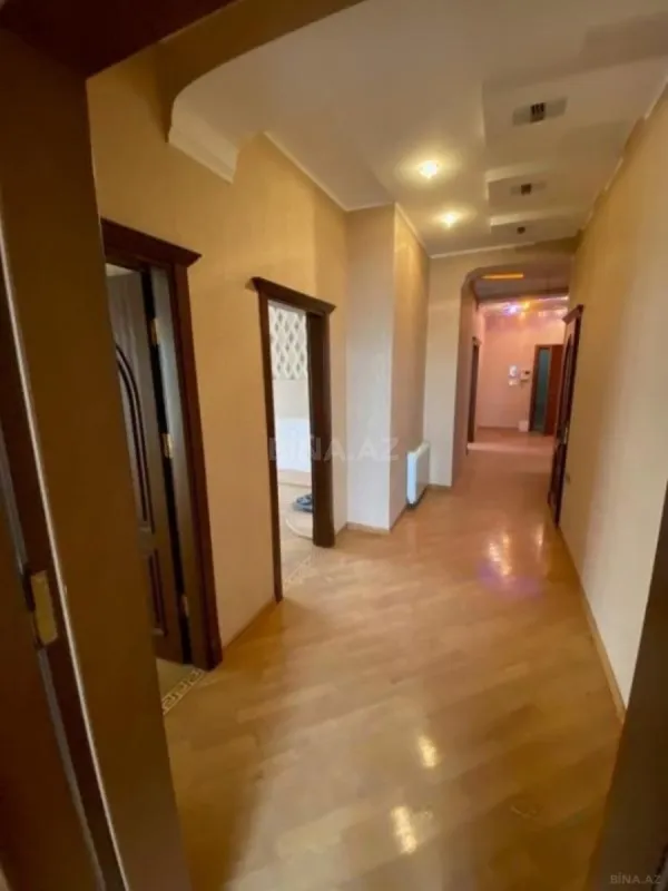 Satılır 3 otaqlı mənzil 136 m²