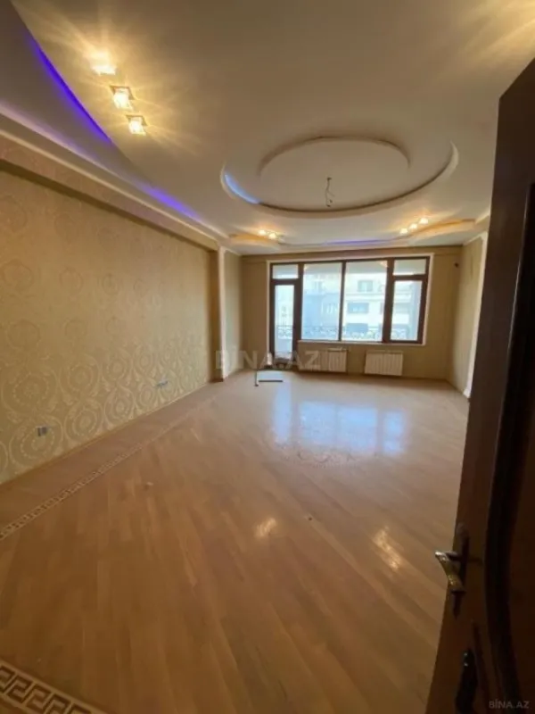Satılır 3 otaqlı mənzil 136 m²