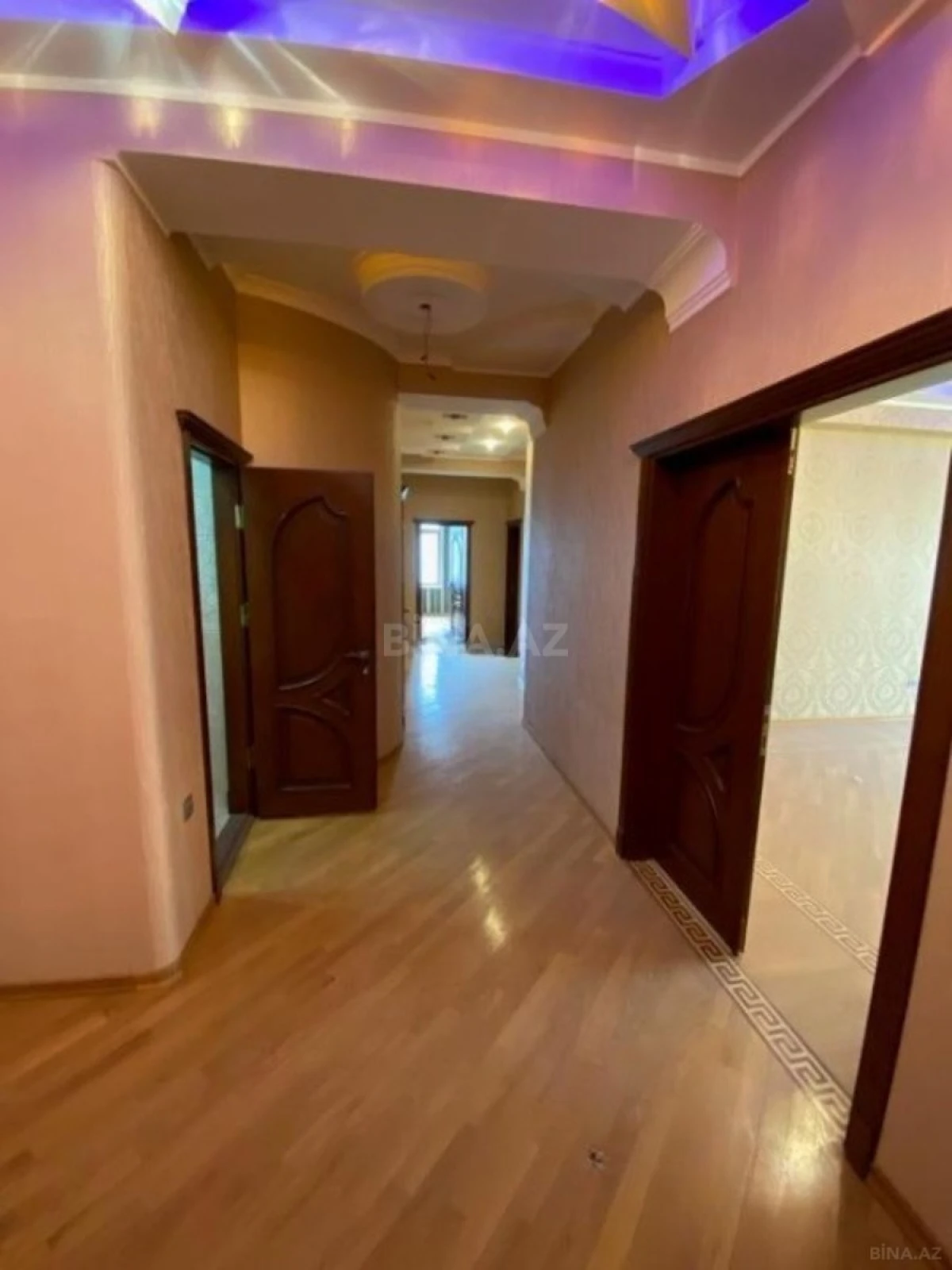 Satılır 3 otaqlı mənzil 136 m²