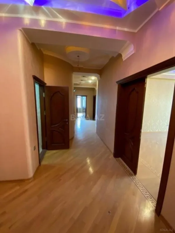 Satılır 3 otaqlı mənzil 136 m²