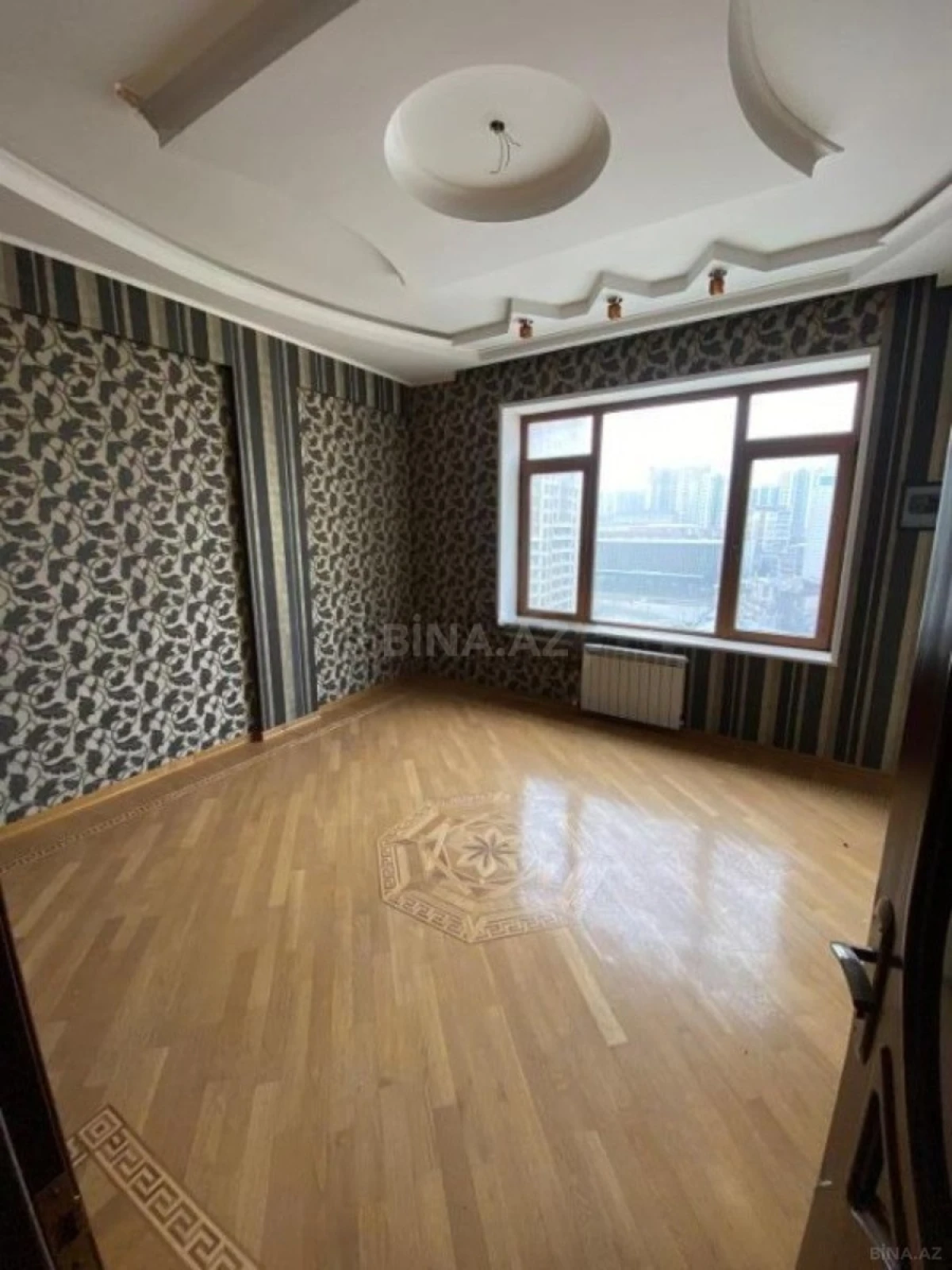 Satılır 3 otaqlı mənzil 136 m²