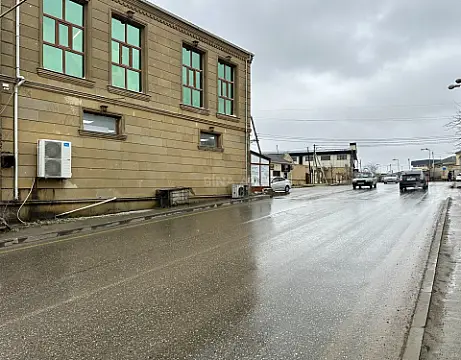 Satılır obyekt 370 m²