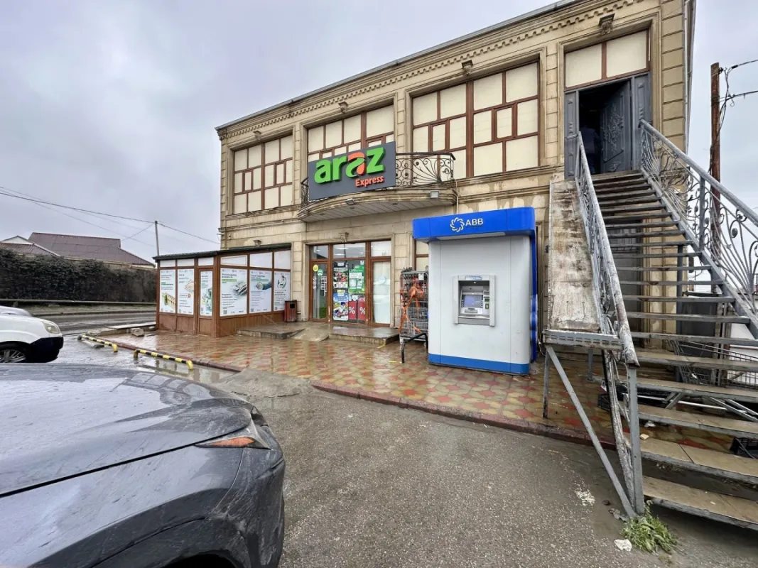 Satılır obyekt 370 m²